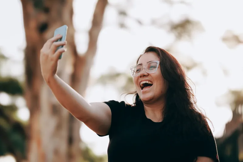 The 'No Filter' Lie: How Radical Honesty Online Became Its Own Kind of Performance